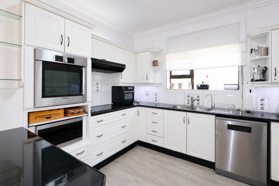 3 Bedroom Property for Sale in Waves Edge Western Cape